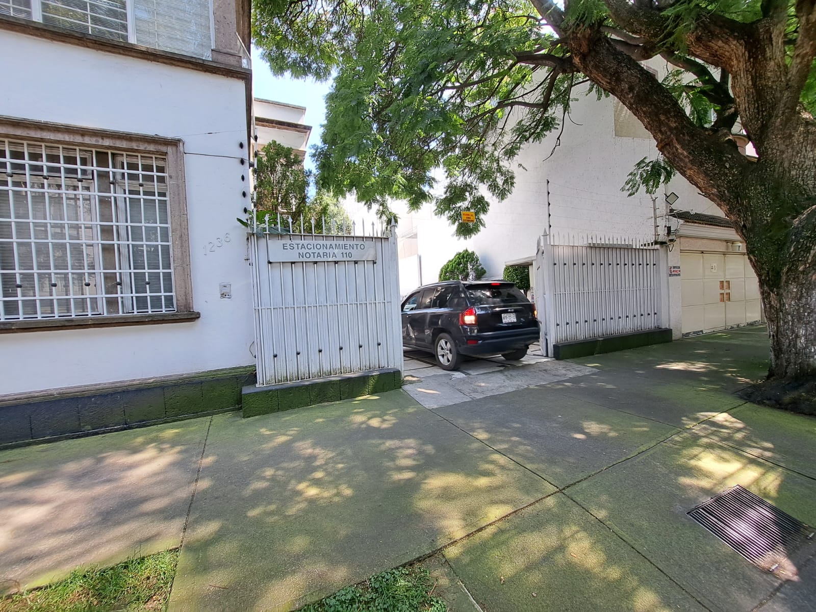 Estacionamiento gratuito Notaría 110